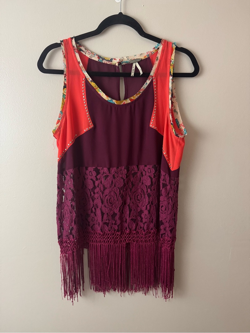 Gimmicks by BKE The Buckle Crochet Fringe Tank Medium